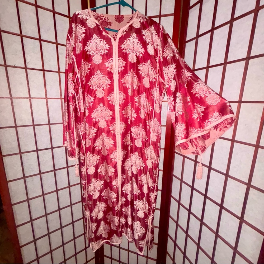 ✨$8 when bundled✨Elegant Red Floral Kimono
